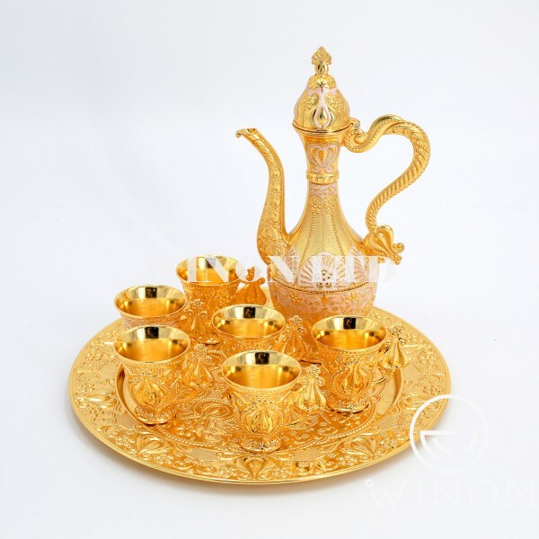 golden plated 6pcs tass with coffee pot with 9.5"round tray