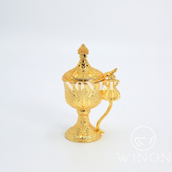 Golden plated tulip round tray with handle